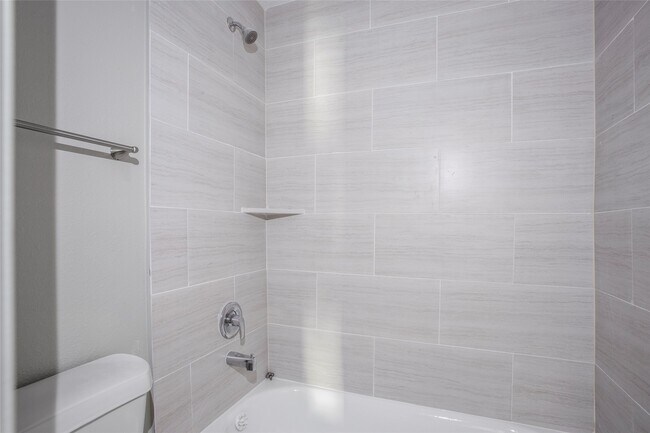 Building Photo - 9707 Richmond Ave.