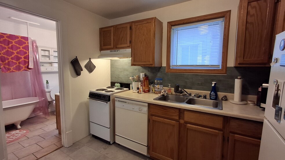 Building Photo - 1339 Vermont St