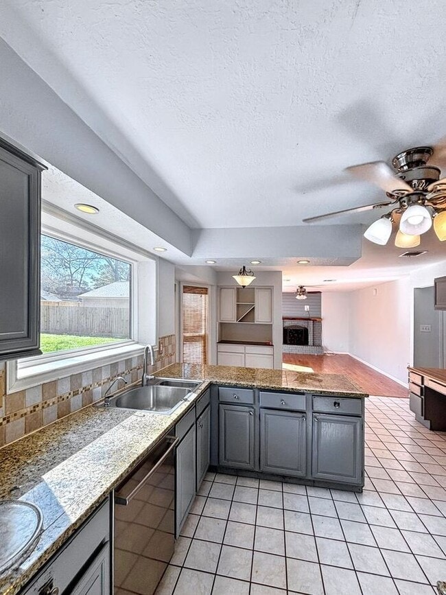 Building Photo - 4330 Meadow Springs Dr