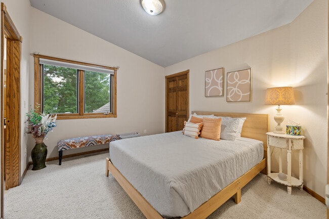 Building Photo - 23679 Dogleg Dr