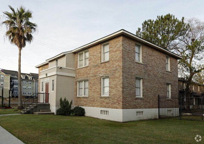 Primary Photo - Palmetto Apartments
