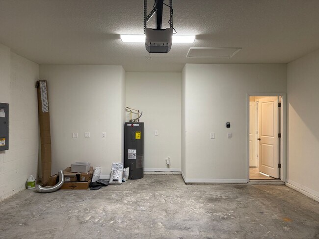 Building Photo - 3 Bedroom 2.5 Bath Single Family Home Prom...