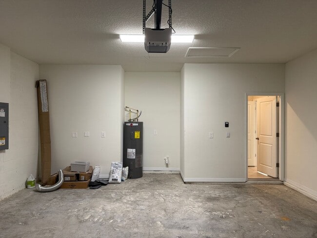 Building Photo - 3 Bedroom 2.5 Bath Single Family Home Promenade Estates