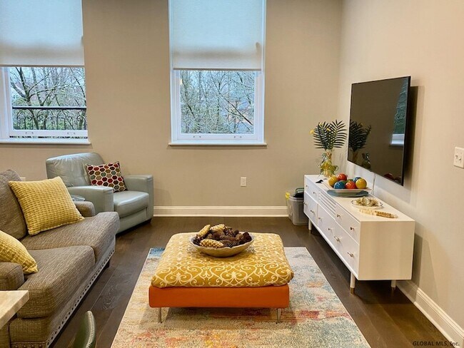 Building Photo - 77 Van Dam St