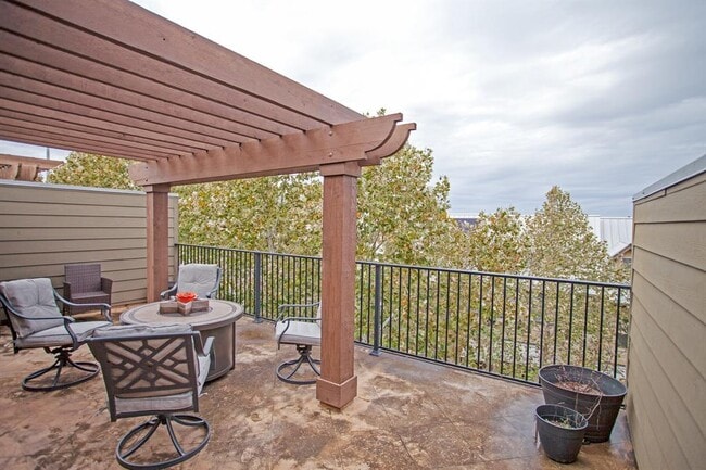 Building Photo - 224 Adams St