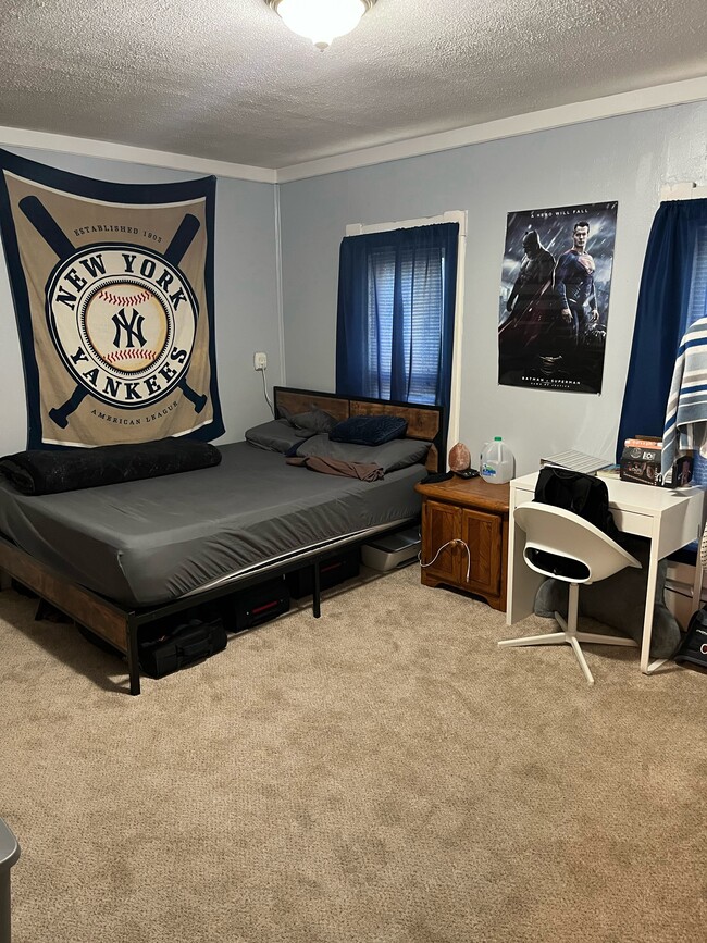 Main Bed room 1 - 6 Squires St