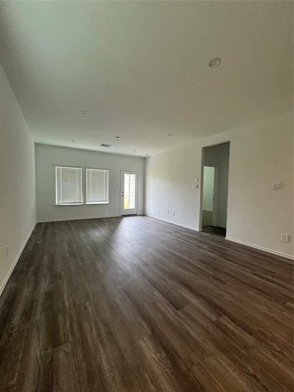 Building Photo - 24106 Juniper Hts Dr
