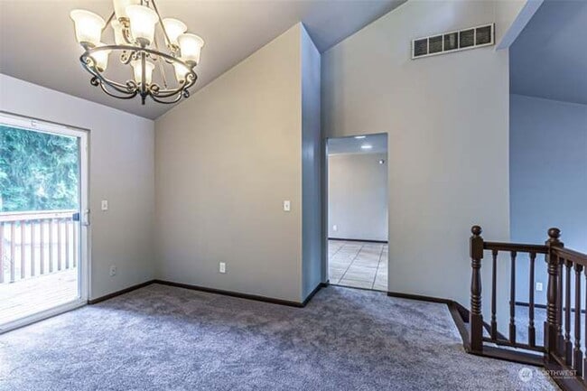 Building Photo - Immaculate & HUGE 5-Bedroom Home in Desira...