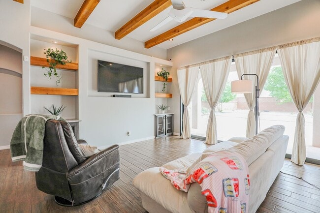 Building Photo - Beautiful 4 bedroom home with 3 Car Garage