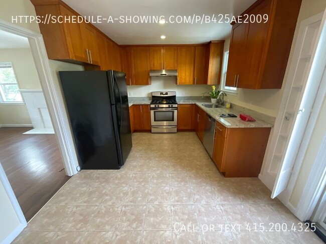 Building Photo - 962 Hall St