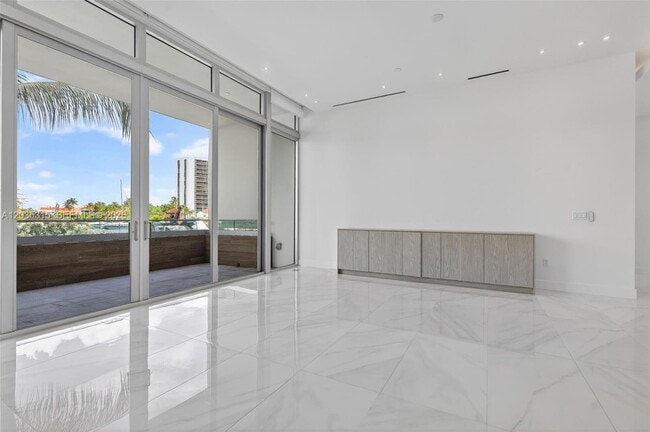 Building Photo - 3750 Yacht Club Dr