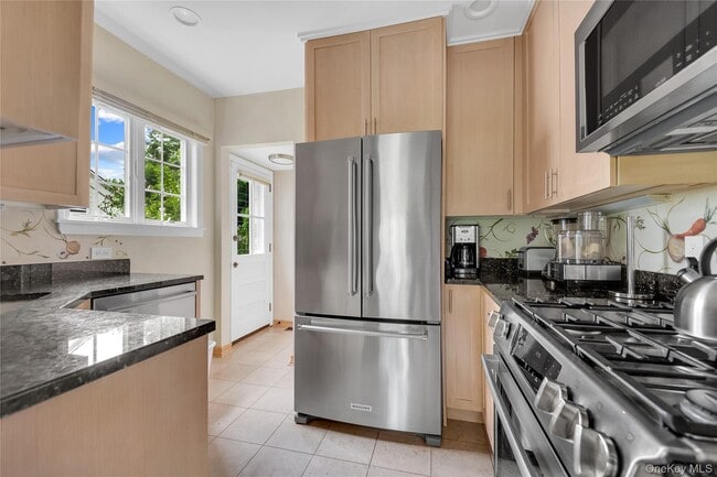 Building Photo - 3 Harmony Dr