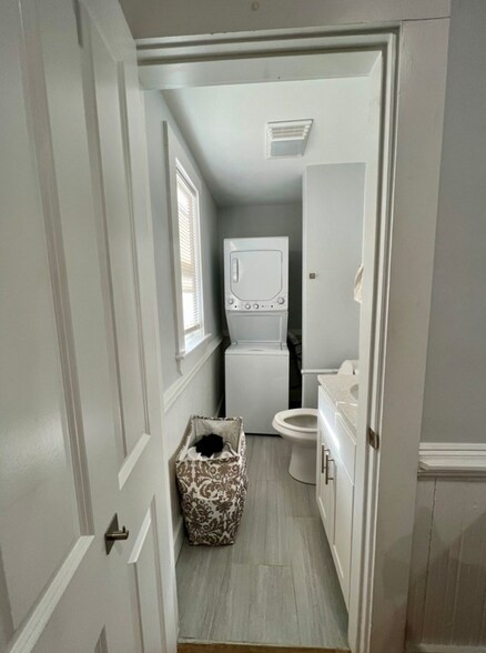 Building Photo - 5 Moseley St