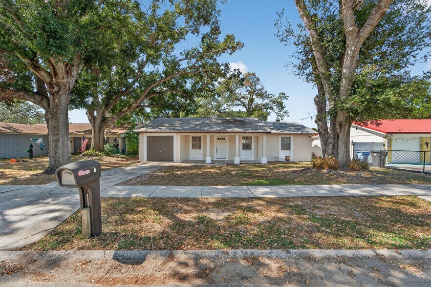 Building Photo - 1712 Village Ct