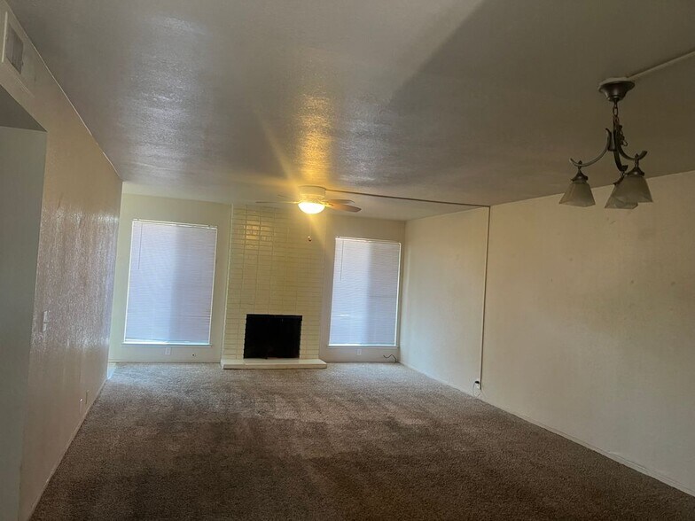 Building Photo - 3681 N Fruit Ave