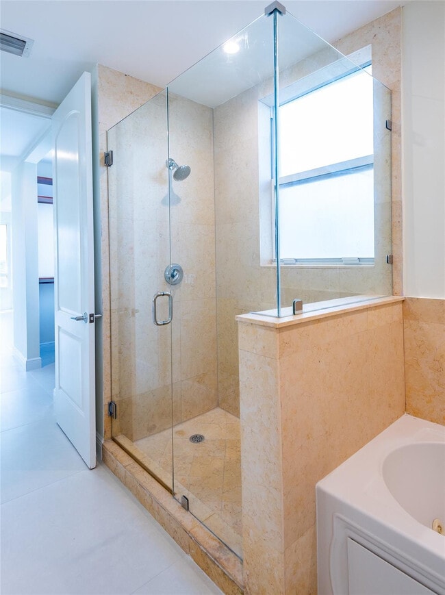 Building Photo - 3236 NE 5th St