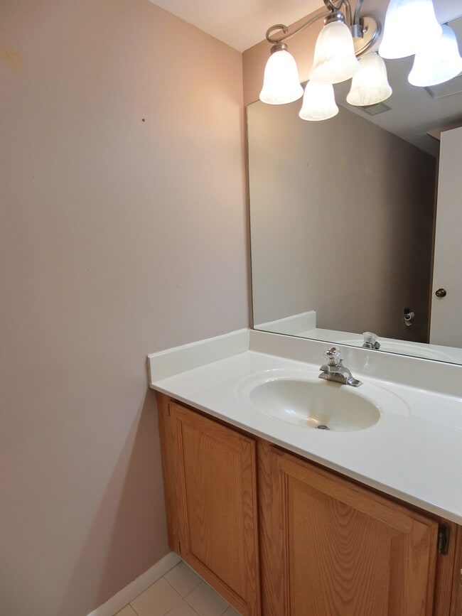 Building Photo - 905 Sturnbridge Ct