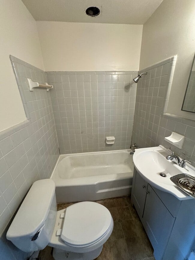 Building Photo - 126 Woodland Ave