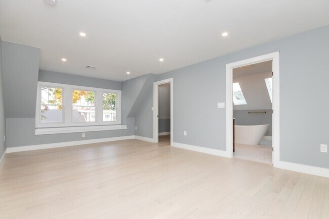 Building Photo - 140 Otis St