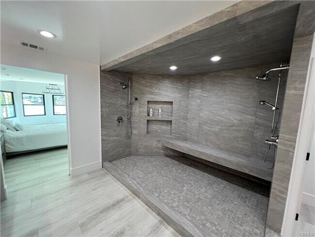 Building Photo - Stunning Lakefront Retreat in Gated Canyon...