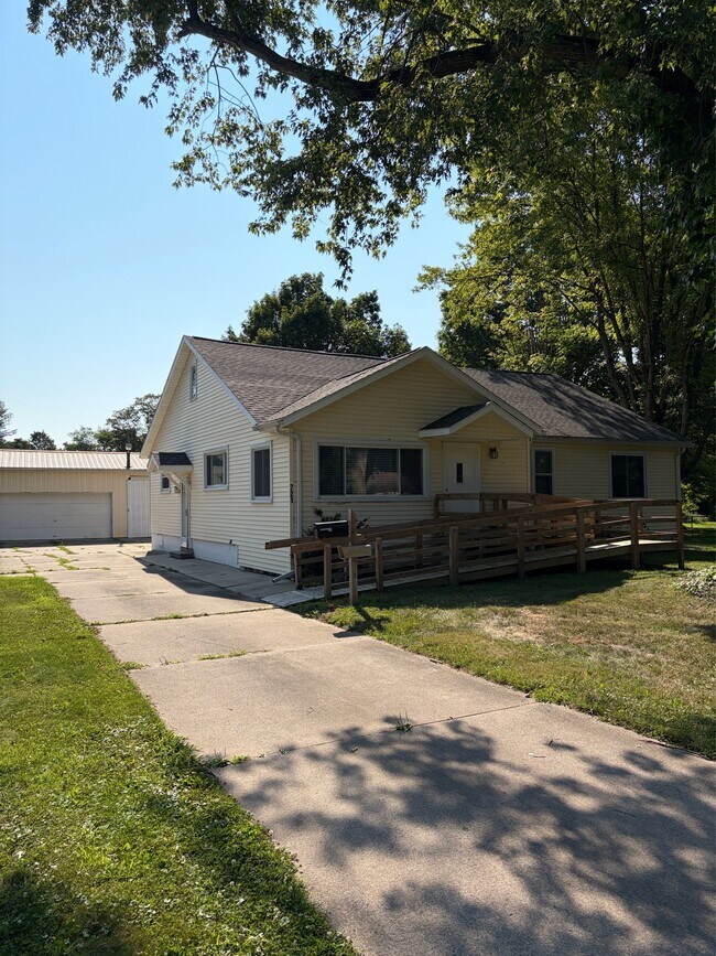 Building Photo - 721 Lee Ave
