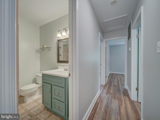 Building Photo - 8606 London Ct