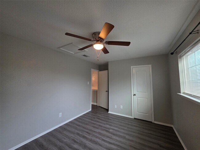 Building Photo - 507 Leicester Ln