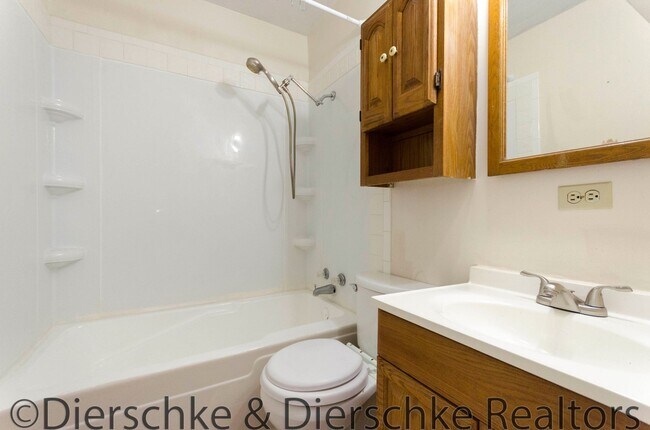 Building Photo - Cute, affordable 2 bedroom 1 bath house!