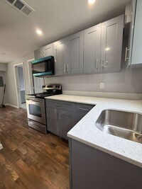 Building Photo - 4265 SW 62nd Ave