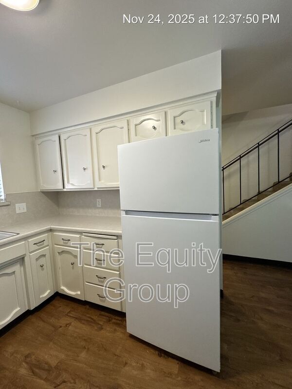 Building Photo - 1320 W Vassar Ave