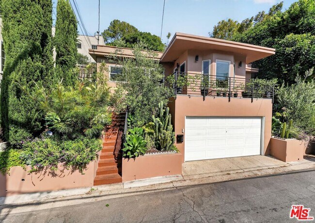 Building Photo - 1515 Rendall Pl