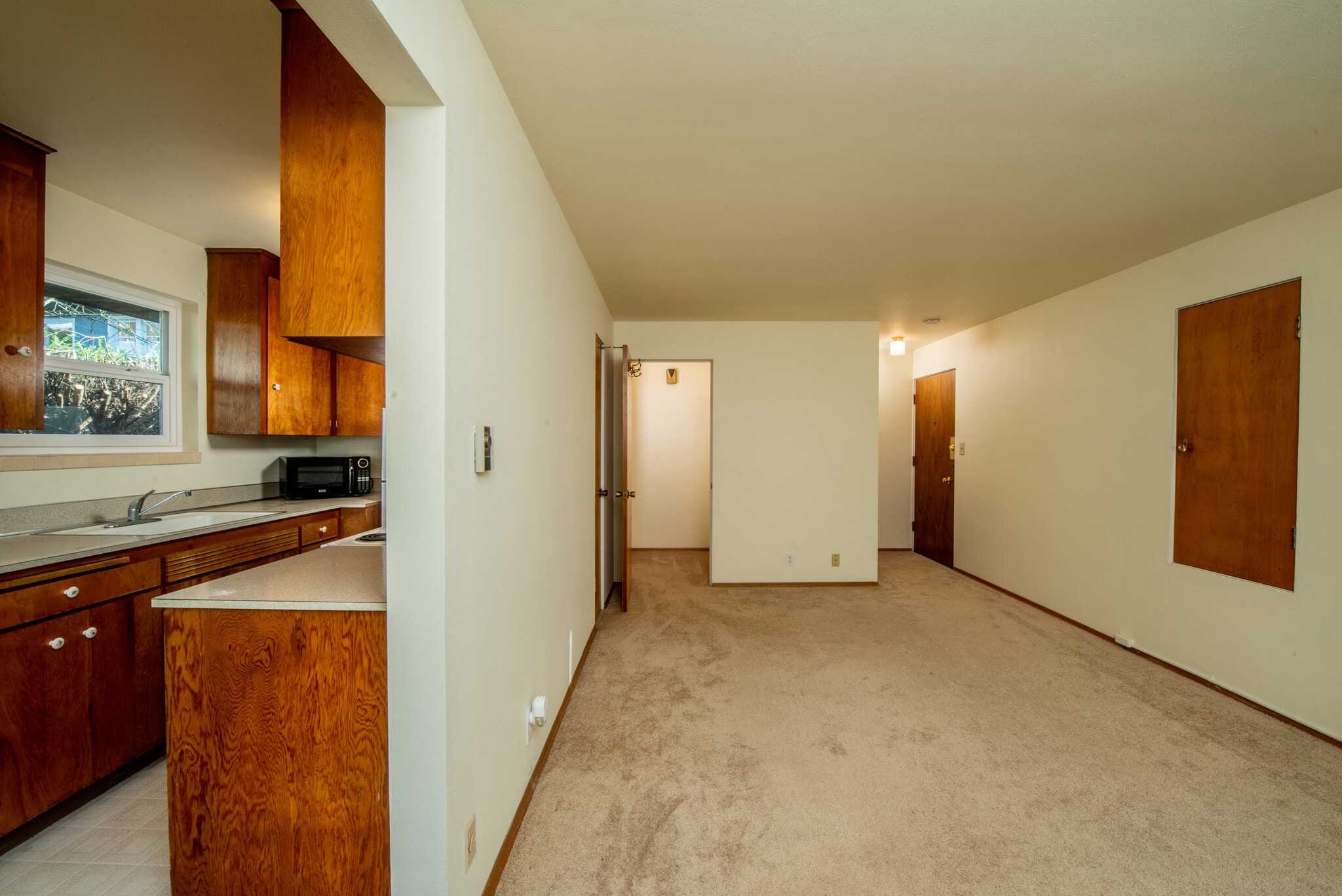 Building Photo - 922 10th Ave E