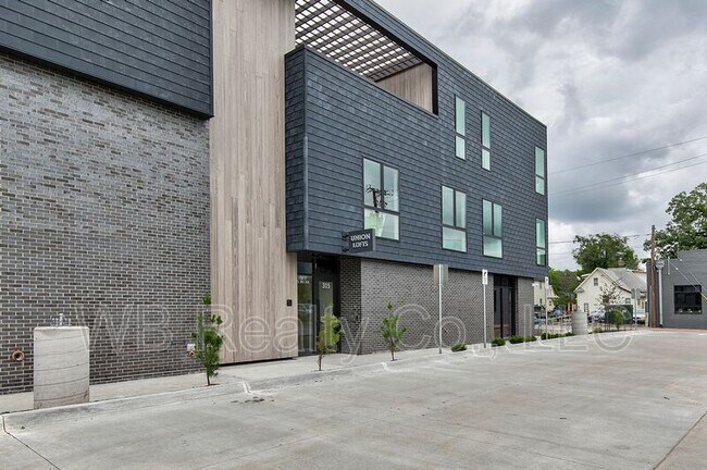 Building Photo - 315 5th St