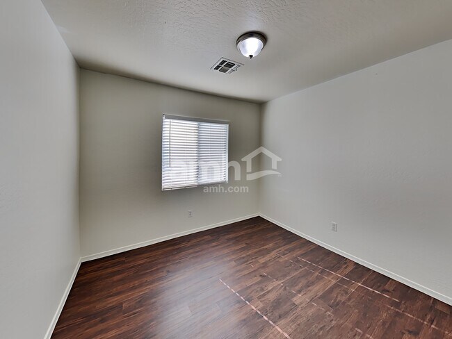 Building Photo - 12401 W Valentine Ave