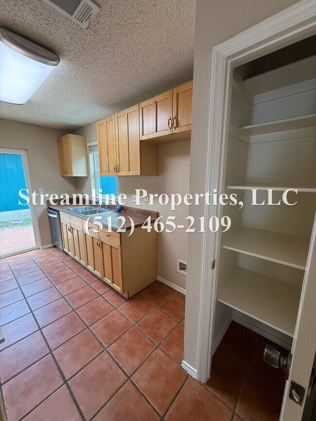 Building Photo - Charming 3 bedroom, 2 bath off Wells Branch