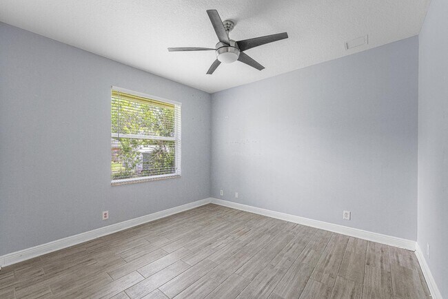 Building Photo - 11224 Tangerine Blvd