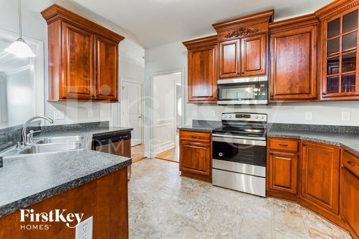 Building Photo - 286 Winding Oak Way