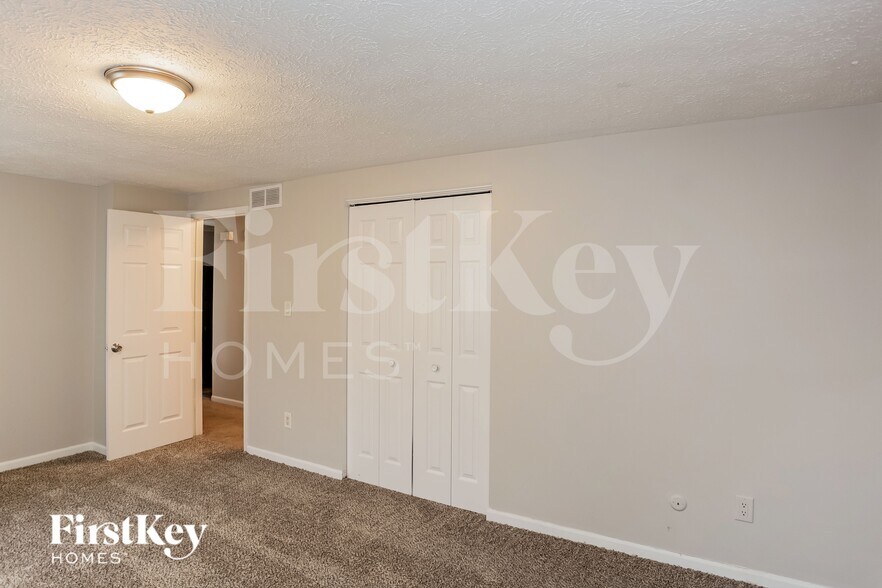 Building Photo - 5729 Ensenada Ave
