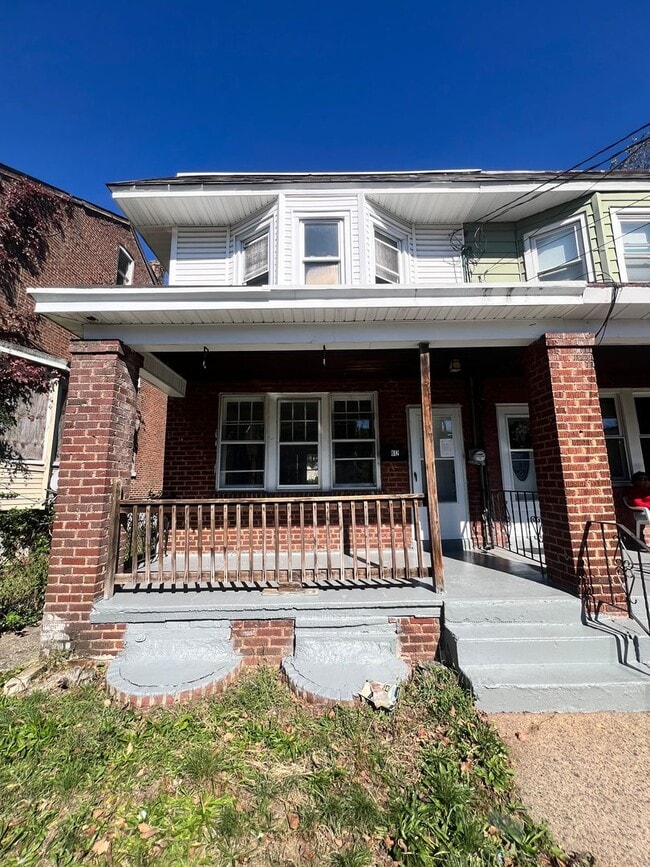 Primary Photo - 612 Edgewood Ave