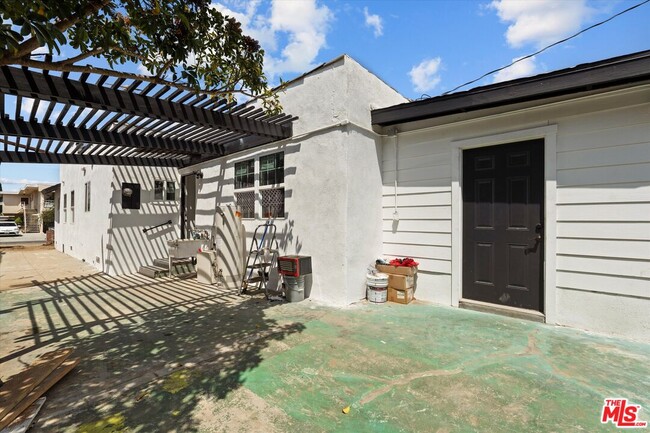 Building Photo - 3748 Veteran Ave