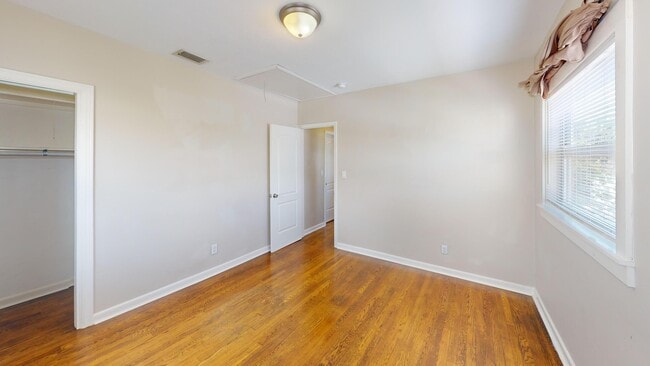 Building Photo - 509 6th Ave N