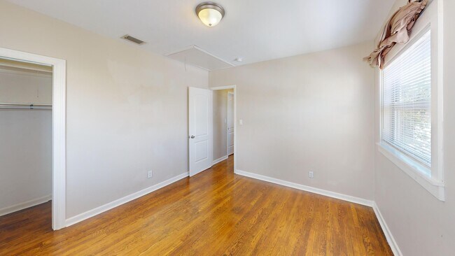 Building Photo - 509 6th N Ave