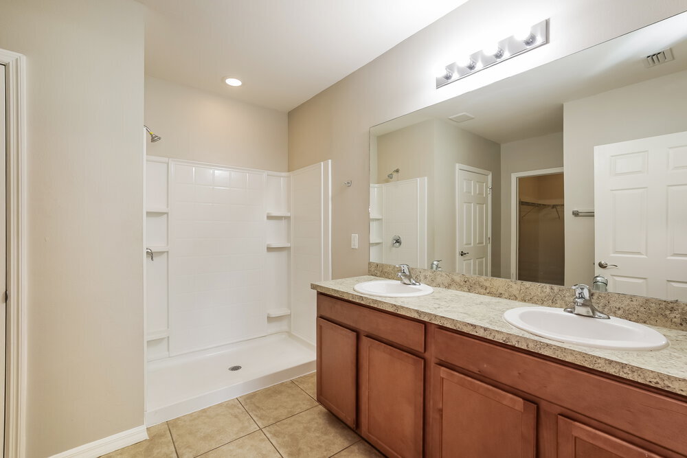 Building Photo - 21 SE 20th Pl