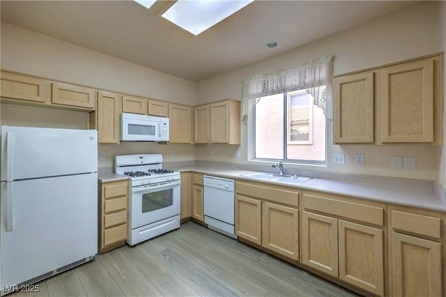 Building Photo - 10634 Sky Meadows Ave