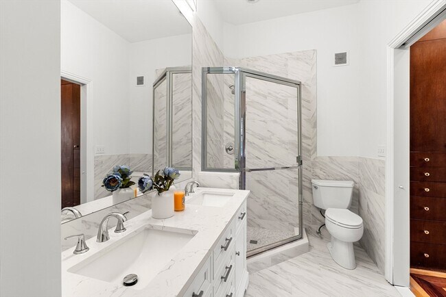 Building Photo - 120 Beacon St