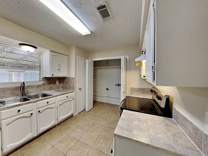 Building Photo - 14114 Fleur De Lis Blvd