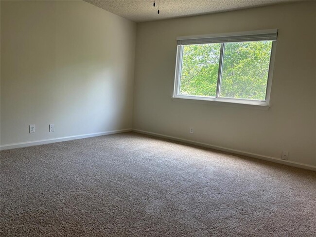 Building Photo - 6605 Danwood Dr