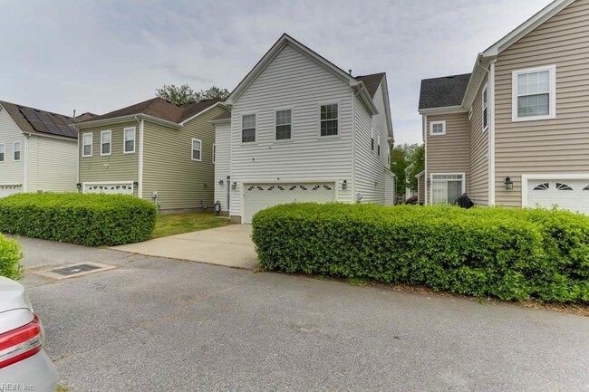 Building Photo - 528 Normandy St