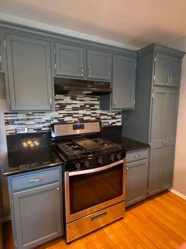 Building Photo - 5S510 Scots Dr