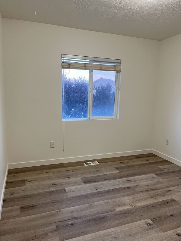 Building Photo - 1868 W Pointe Mdw Dr